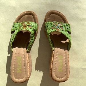 Mudd Women’s Size 7.5W Green Floral Open Toe Cork Wedge Platform Slip On Sandals